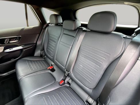 Used 2025 Mercedes-Benz GLC 300 4MATIC image 21