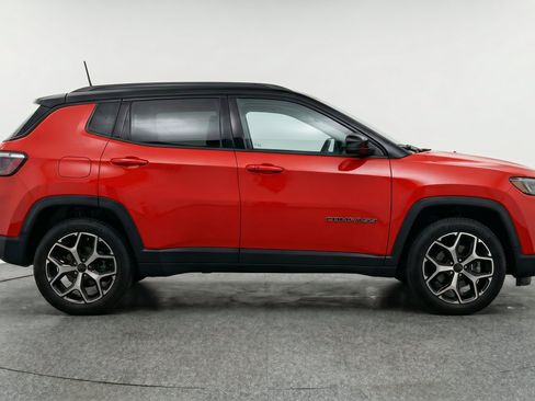 Used 2025 Jeep Compass Limited AWD/4WD image 11