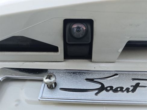 Used 2018 Toyota RAV4 Limited image 19