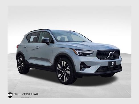 Certified 2025 Volvo XC40 B5 Ultra w/ Climate Package image 1