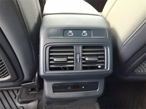 Used 2025 Audi Q5 Premium w/ Convenience Package image 9