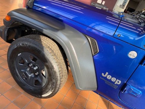 Used 2018 Jeep Wrangler Unlimited Sport AWD/4WD image 12