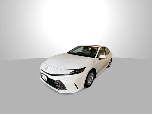 Used 2025 Toyota Camry LE w/ Convenience Package FWD image 4