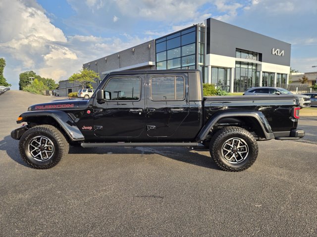 Used 2024 Jeep Gladiator Rubicon w/ Technology Group AWD/4WD image 14