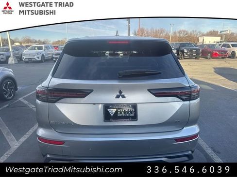 New 2026 Mitsubishi Outlander SE FWD image 11