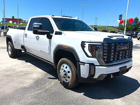 Used 2024 GMC Sierra 3500 Denali Ultimate AWD/4WD image 4