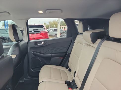 Used 2022 Ford Escape Titanium image 10