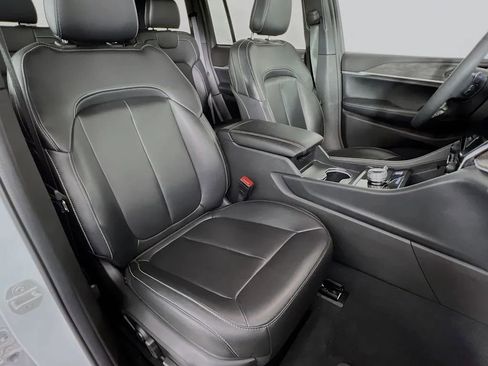 Used 2024 Jeep Grand Cherokee Limited w/ Black Appearance Package image 28