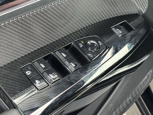 Certified 2025 BMW 760i xDrive w/ Executive Package image 15