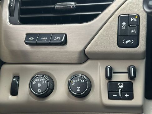 Used 2017 GMC Yukon Denali w/ Open Road Package image 37