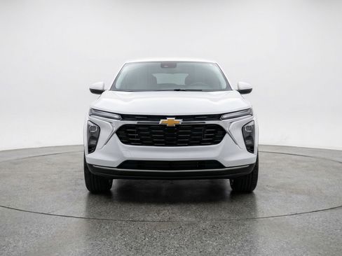 Used 2025 Chevrolet Blazer LT FWD image 2