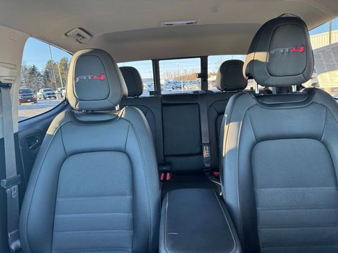 Used 2022 GMC Canyon AT4 w/ Trailering Package image 19