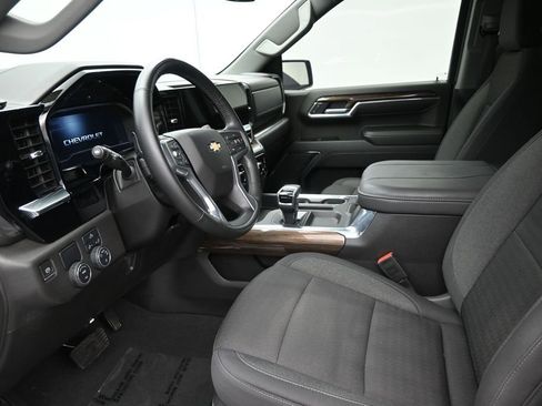 Used 2024 Chevrolet Silverado 1500 LT RWD image 11