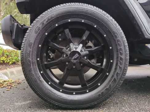 Used 2020 Jeep Wrangler Unlimited Sahara image 14