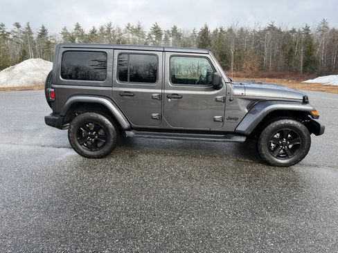 Used 2021 Jeep Wrangler Unlimited Sahara image 4