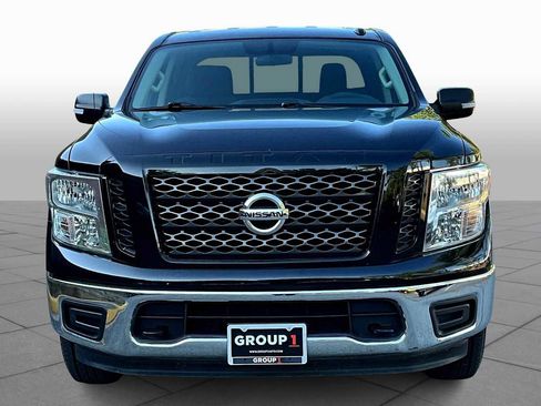 Used 2019 Nissan Titan SV image 3