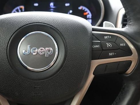 Used 2017 Jeep Grand Cherokee Laredo AWD/4WD image 27