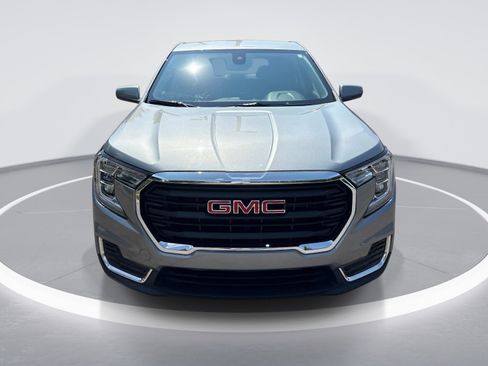 Used 2024 GMC Terrain SLE AWD/4WD image 2