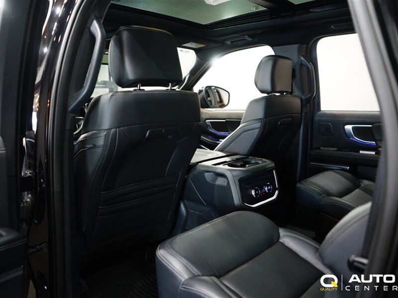 Used 2025 Ford Expedition Max Platinum w/ Stealth Performance Package AWD/4WD image 28