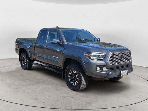 Used 2021 Toyota Tacoma TRD Off-Road w/ TRD Premium Off Road Package AWD/4WD image 3