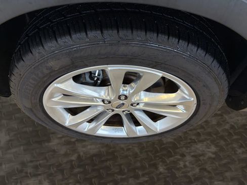 Used 2018 Ford Explorer XLT w/ Equipment Group 202A AWD/4WD image 34