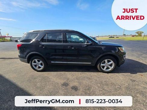 Used 2017 Ford Explorer XLT w/ Equipment Group 202A AWD/4WD image 8