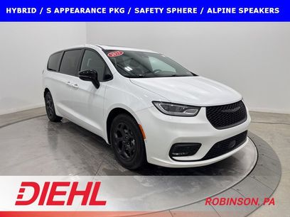 Used 2023 Chrysler Pacifica Limited w/ S Appearance Package