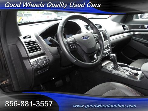 Used 2019 Ford Explorer XLT w/ Equipment Group 202A AWD/4WD image 9