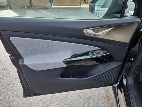 New 2025 Volkswagen ID.4 Pro image 13