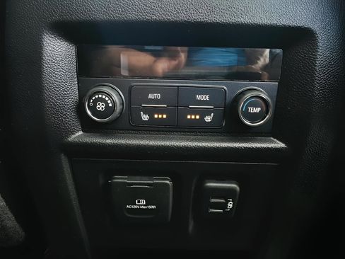 Used 2018 Chevrolet Traverse Premier w/ Redline Edition FWD image 23