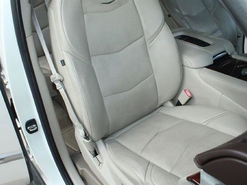 Used 2015 Cadillac Escalade ESV Luxury RWD image 17