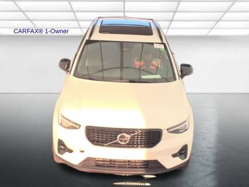 Certified 2025 Volvo XC40 B5 Plus image 2