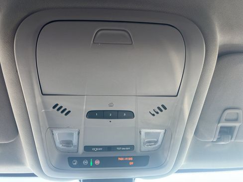 Used 2019 Chevrolet Equinox Premier FWD image 23