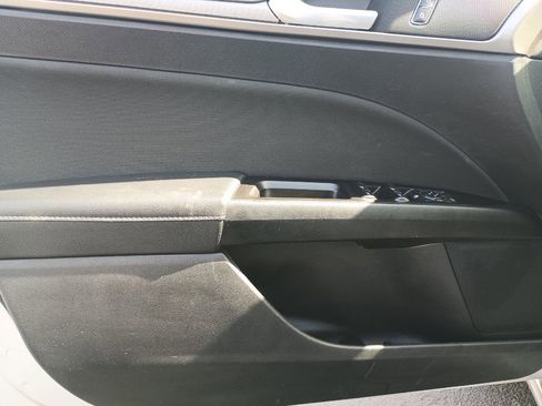 Used 2017 Ford Fusion SE image 12