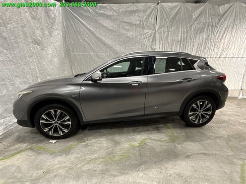 Used 2017 INFINITI QX30 Premium w/ Navigation Package image 13