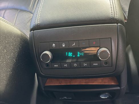 Used 2011 Buick Enclave CXL image 34