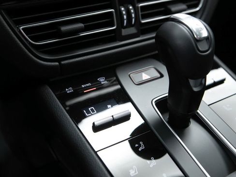 Certified 2026 Porsche Macan AWD/4WD image 29