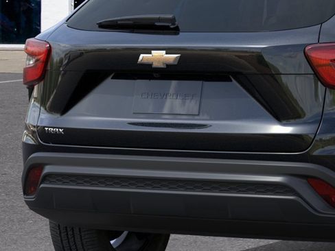 New 2026 Chevrolet Trax LS w/ LS Convenience Package FWD image 16