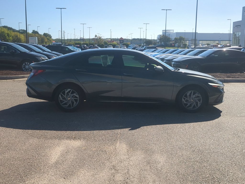 Used 2024 Hyundai Elantra SEL FWD image 6