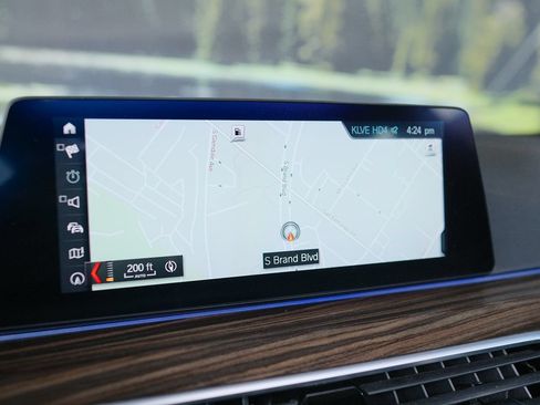 Used 2019 BMW 530i w/ Convenience Package RWD image 19
