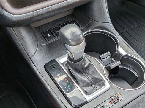 Used 2017 Toyota Highlander Limited image 12