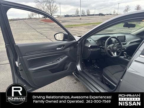 Used 2024 Nissan Altima 2.5 SV image 10