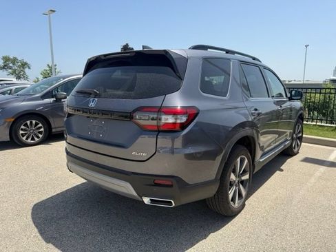 Used 2025 Honda Pilot Elite image 4