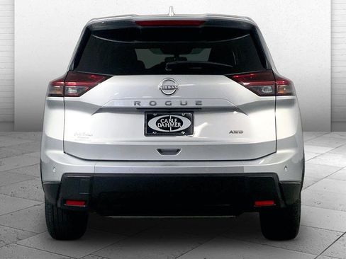 Used 2025 Nissan Rogue SV AWD/4WD image 3