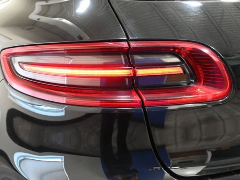 Used 2018 Porsche Macan S image 33