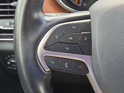 Used 2020 Jeep Grand Cherokee Overland RWD image 25