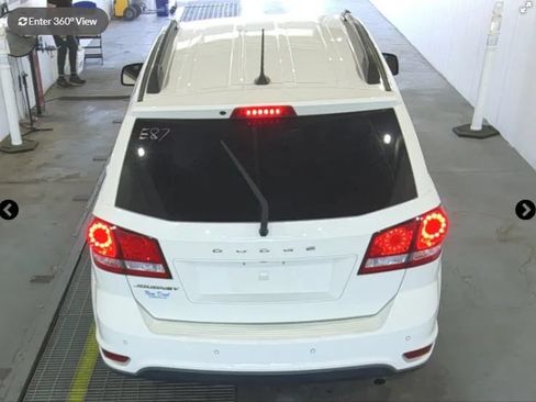 Used 2019 Dodge Journey SE FWD image 4