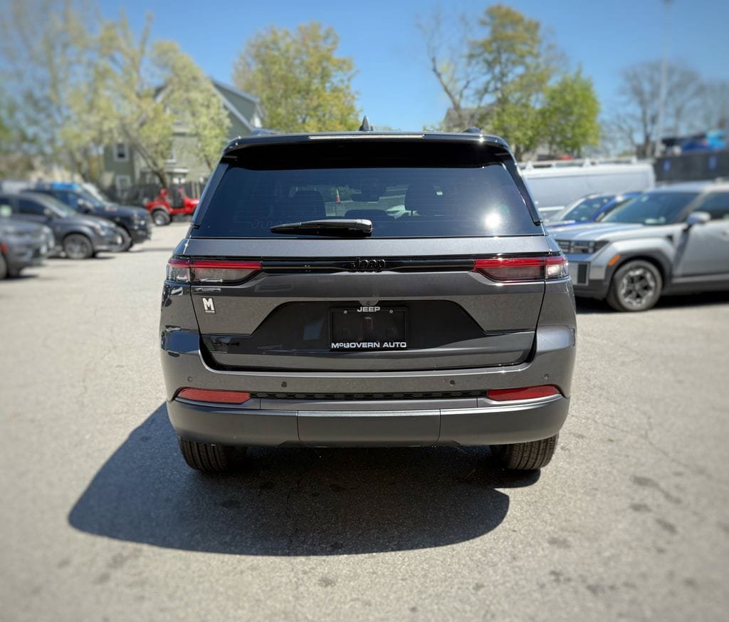 New 2026 Jeep Grand Cherokee Altitude AWD/4WD image 9