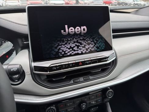 New 2026 Jeep Compass Limited image 12