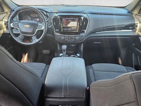 Used 2023 Chevrolet Traverse LT FWD image 16